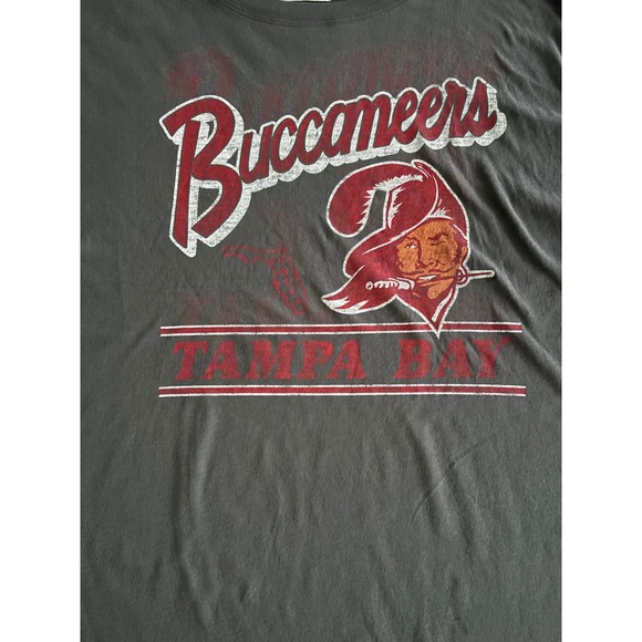 47 NFL Tampa Bay Buccaneers Womens Gray T Shirt Large Distressed Graphic Tee - Picture 4 of 6